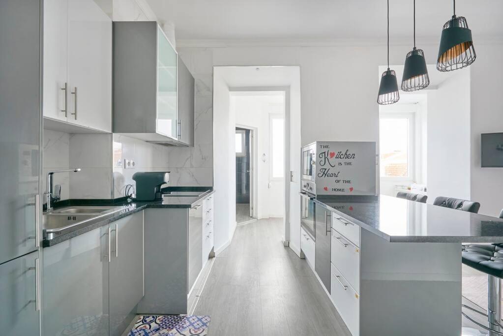 New 3 Bedroom Flat With River On Sight @Alameda Lisbon Exterior photo